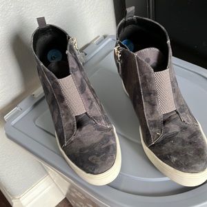 Platform high top sneakers